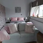 La Chambre Et Le Studio Du Chateau Du Golf De Bernalmont